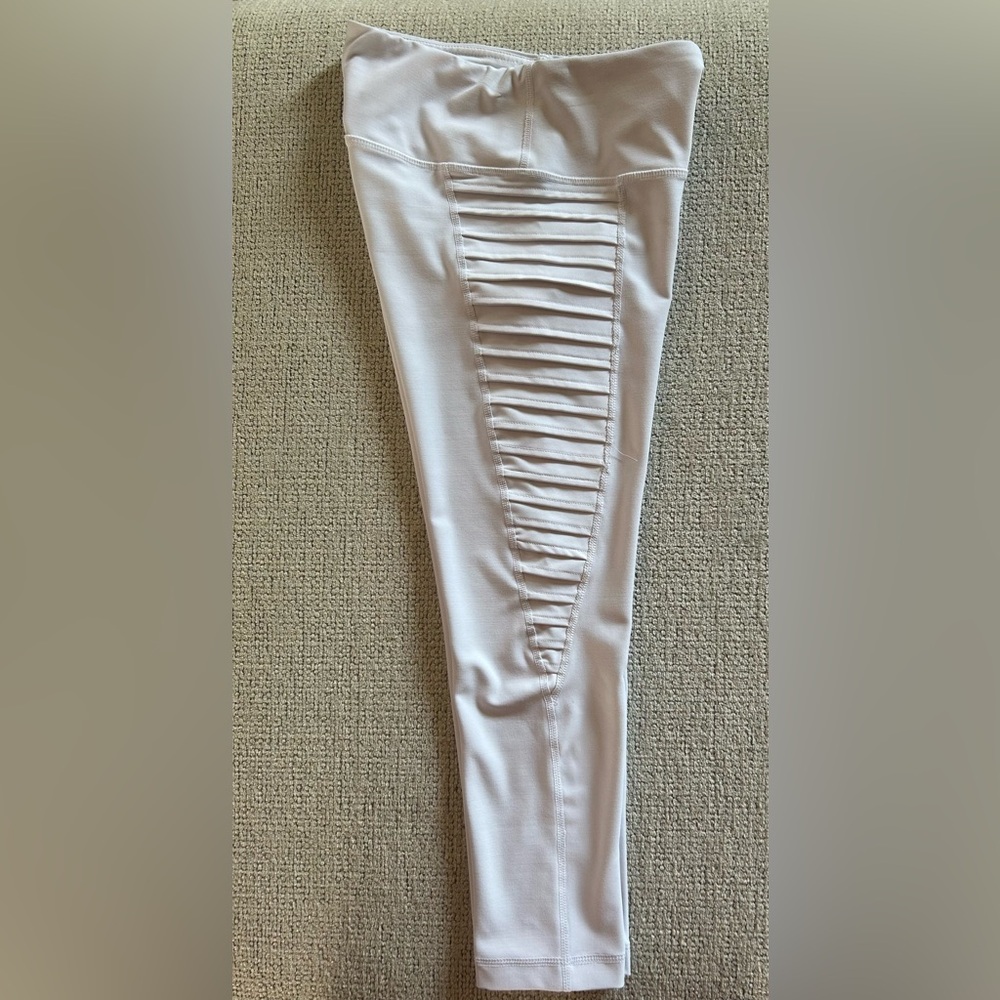 90 Degree By Reflex White Yoga Capris W/Pleating Sz. S🤍